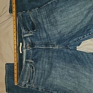 Levi's Slimming Straight Jean
